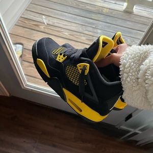 Jordan 4 Thunders